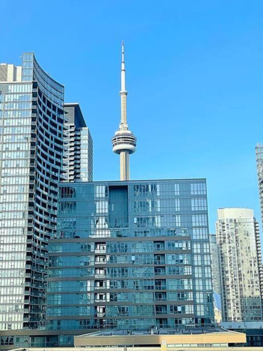 Stunning Luxurious Lakeview Condo By Cn Tower 토론토 외부 사진